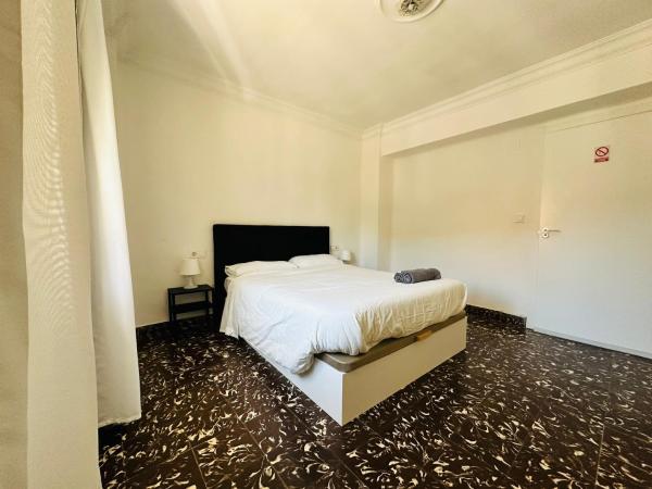 Turia Rooms Valencia : photo 1 de la chambre chambre double avec salle de bains commune