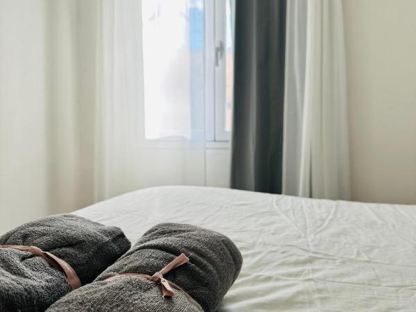 Turia Rooms Valencia : photo 6 de la chambre chambre double avec salle de bains commune