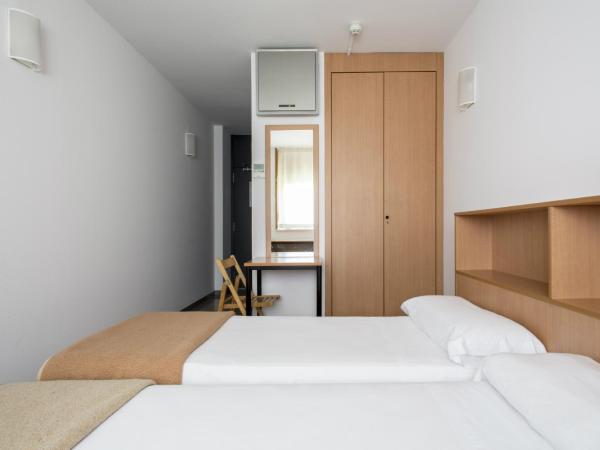 Residencia Universitaria Campus de Montilivi : photo 3 de la chambre studio simple (2 adultes)