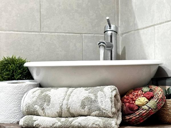 #1-Rooftop Garden-7 Bedrooms-9 Beds-3 Kitchens : photo 9 de la chambre chambre double - vue sur parc