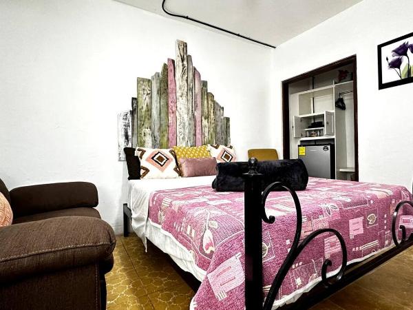 #1-Rooftop Garden-7 Bedrooms-9 Beds-3 Kitchens : photo 10 de la chambre chambre double - vue sur parc