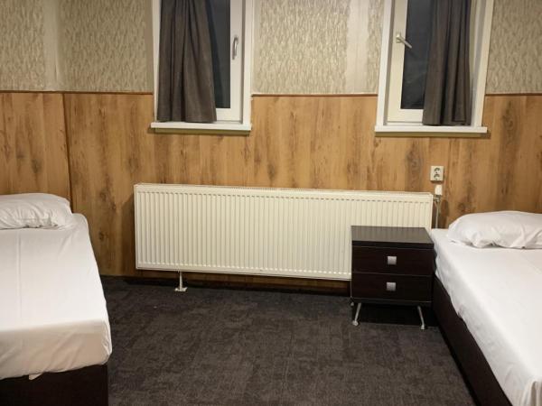 Flex-Inn : photo 2 de la chambre chambre double ou lits jumeaux avec salle de bains commune