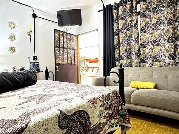 #1-Rooftop Garden-7 Bedrooms-9 Beds-3 Kitchens : photo 6 de la chambre chambre double - vue sur parc