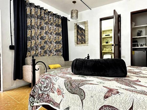 #1-Rooftop Garden-7 Bedrooms-9 Beds-3 Kitchens : photo 10 de la chambre chambre double - vue sur parc