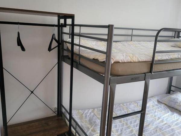 Rooms4Rest Popularna - Private rooms for tourists - ATR Consulting Sp, z o,o, : photo 10 de la chambre chambre lits jumeaux avec salle de bains commune