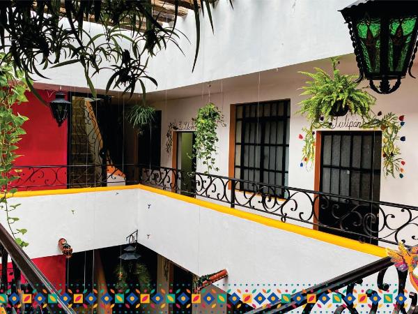 #1-Rooftop Garden-7 Bedrooms-9 Beds-3 Kitchens : photo 1 de la chambre chambre double - vue sur parc