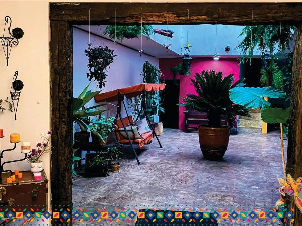 #1-Rooftop Garden-7 Bedrooms-9 Beds-3 Kitchens : photo 1 de la chambre chambre double - vue sur parc