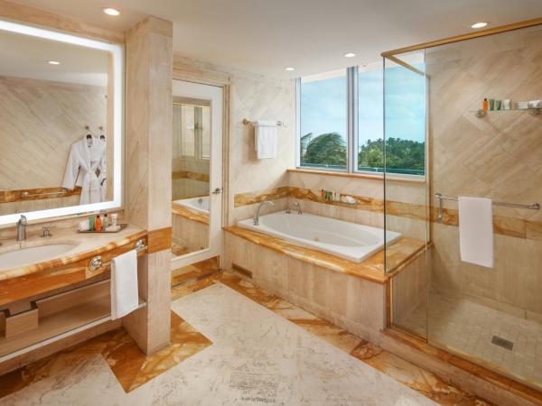 Hilton Bentley Miami South Beach : photo 5 de la chambre suite 1 chambre avec lit king-size - front de mer
