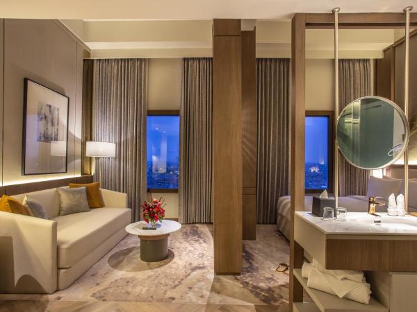 HARRIS Hotel & Conventions Gubeng : photo 1 de la chambre suite junior