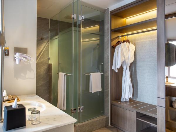 HARRIS Hotel & Conventions Gubeng : photo 8 de la chambre suite junior