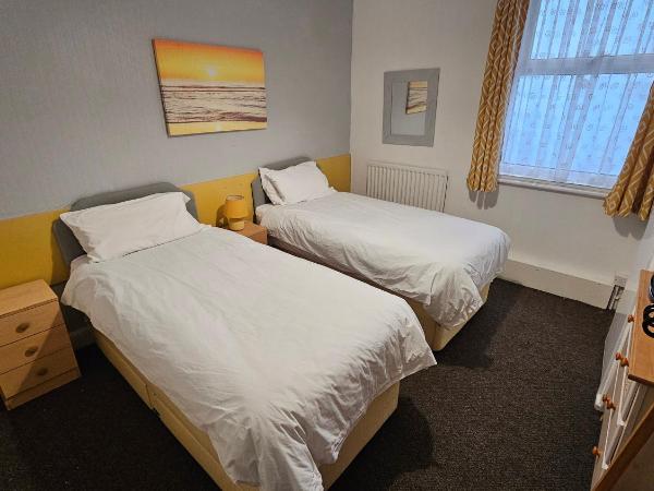 Bowies Lodge : photo 2 de la chambre chambre lits jumeaux avec douche 