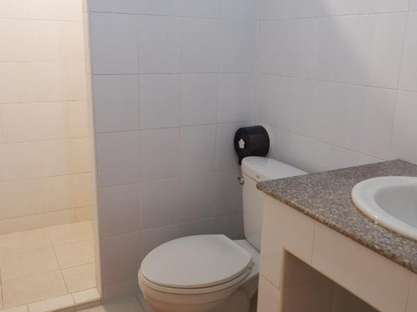 Goldbeach guesthouse : photo 2 de la chambre chambre lit king-size