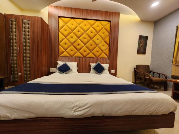 Hotel Savera : photo 4 de la chambre chambre familiale