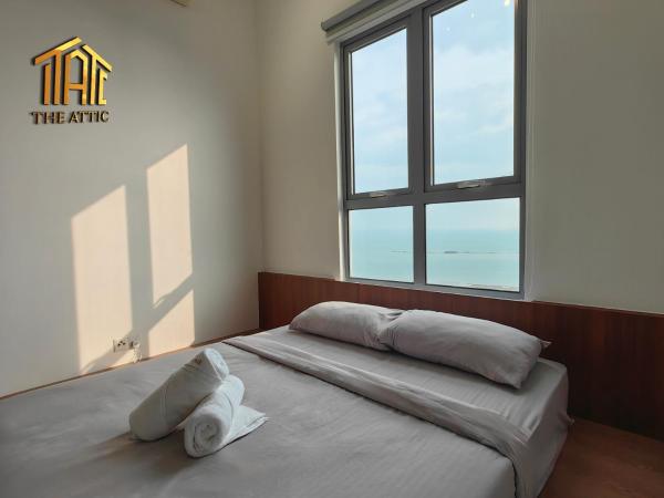 Attic Home Melaka Silverscape Residence & Jonker : photo 9 de la chambre luxury family 3 bedroom suite (private bathtub and sea view)