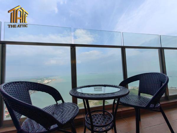 Attic Home Melaka Silverscape Residence & Jonker : photo 7 de la chambre luxury family 3 bedroom suite (private bathtub and sea view)