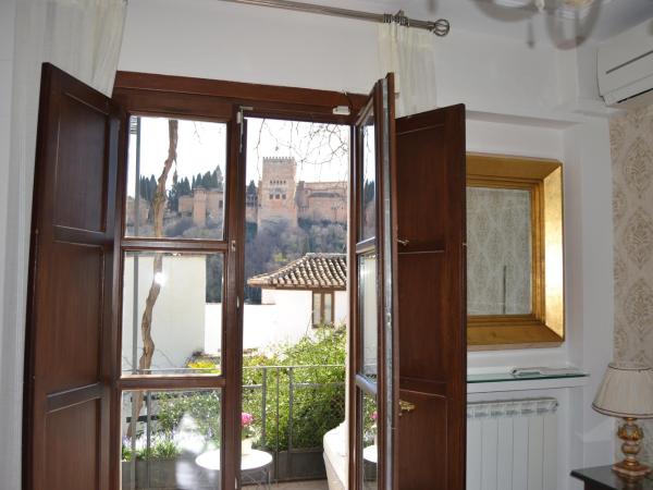 Suite Comares : photo 5 de la chambre chambre double - vue sur alhambra