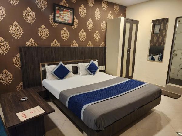 Hotel Savera : photo 3 de la chambre chambre lit queen-size avec balcon