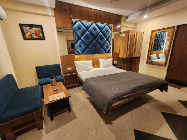 Hotel Savera : photo 1 de la chambre chambre lit queen-size avec balcon