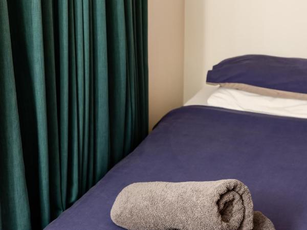 Haka House Queenstown : photo 2 de la chambre chambre double Économique avec salle de bains commune