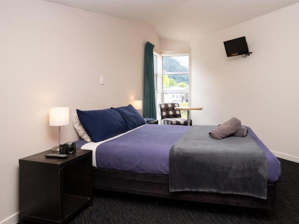 Haka House Queenstown : photo 1 de la chambre chambre double Économique avec salle de bains commune