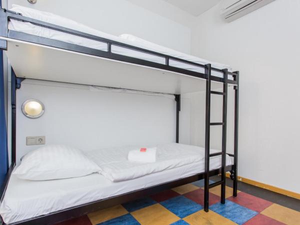 Bud Gett Hostels : photo 3 de la chambre chambre lits jumeaux avec lit superposé