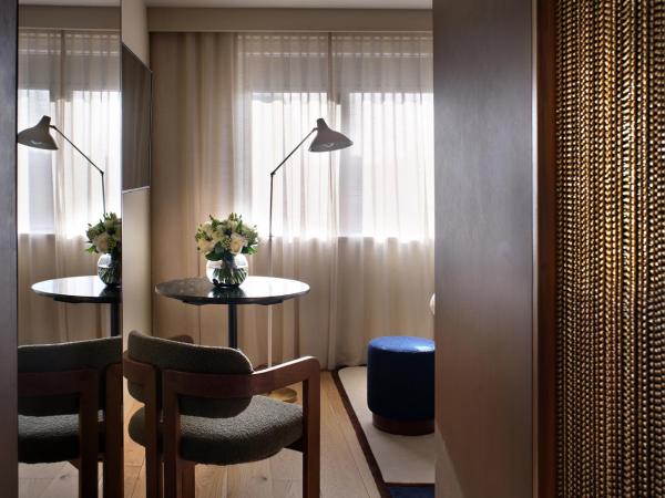 The Hari London : photo 4 de la chambre chambre lit king-size supérieure