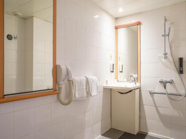 B&B HOTEL Marseille Centre Vieux Port : photo 2 de la chambre chambre double - accessible aux personnes à mobilité réduite