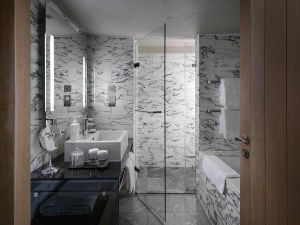 The Hari London : photo 7 de la chambre suite library