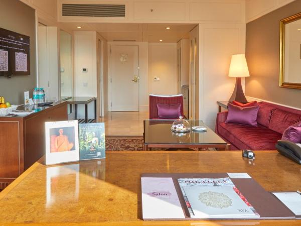 The Leela Mumbai : photo 3 de la chambre  royal club parlor suite with complimentary airport transfer, lounge access,complimentary usage of meeting room for two hours per stay