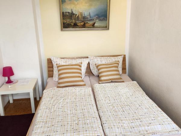 Pension Olé : photo 3 de la chambre appartement (2 adultes)