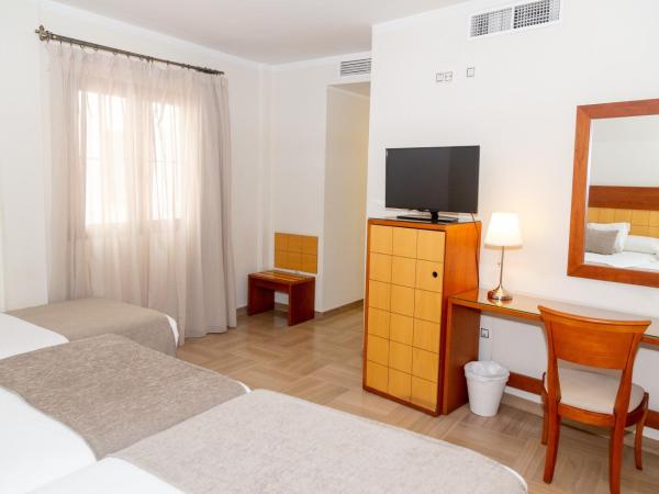 Hotel Córdoba Centro : photo 3 de la chambre chambre double ou lits jumeaux avec lit d'appoint