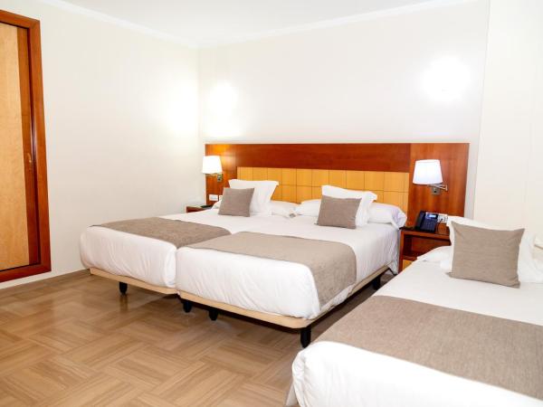 Hotel Córdoba Centro : photo 1 de la chambre chambre double ou lits jumeaux avec lit d'appoint