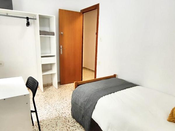 Sweet Rooms in Alboraya Valencia : photo 2 de la chambre chambre simple avec salle de bains commune