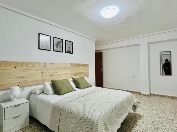 Sweet Rooms in Alboraya Valencia : photo 1 de la chambre chambre double avec salle de bains commune
