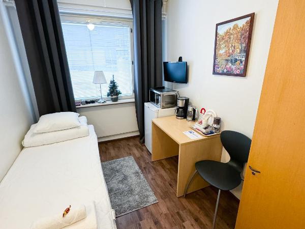 Hostelli Matkustajakoti : photo 10 de la chambre chambre simple avec salle de bains commune