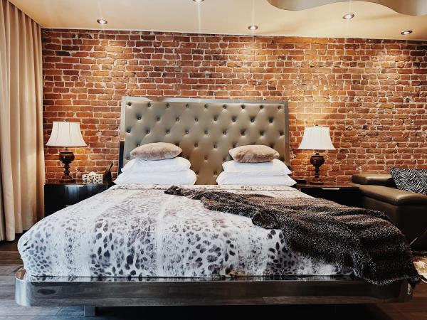 Hotel Kutuma : photo 3 de la chambre chambre lit king-size avec baignoire spa