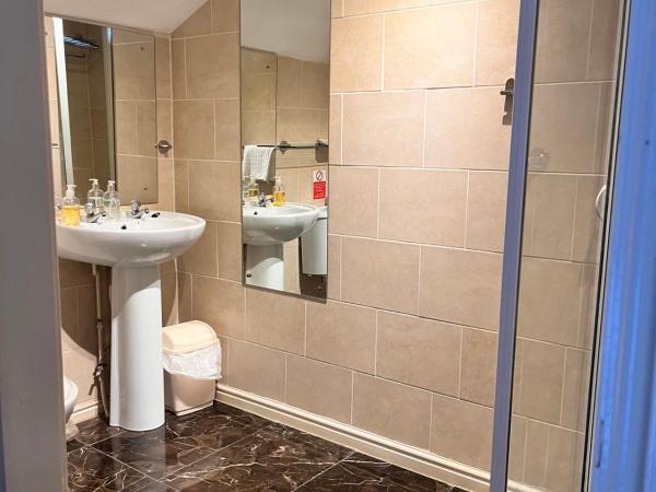 Beech Mount Hotel - Free Parking : photo 7 de la chambre chambre lits jumeaux