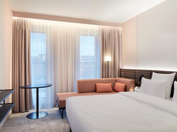 Novotel Hamburg Central Station : photo 2 de la chambre chambre double supérieure avec canapé-lit