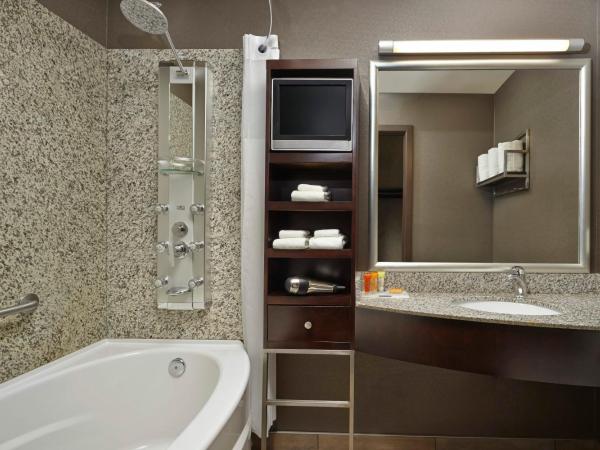 Acclaim Hotel by CLIQUE : photo 1 de la chambre suite lit queen-size deluxe