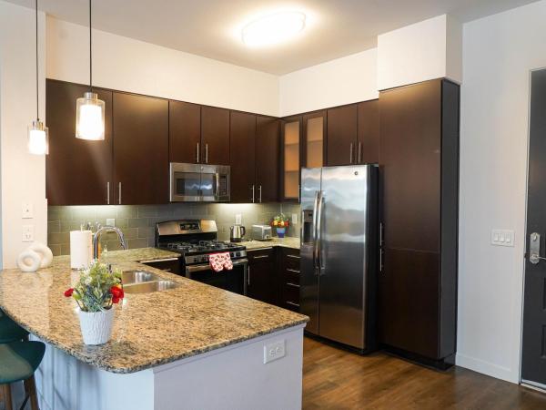 Luxury furnished & Designed 2 Bedroom Part Hotel in Woodland Hills : photo 10 de la chambre appartement 2 chambres