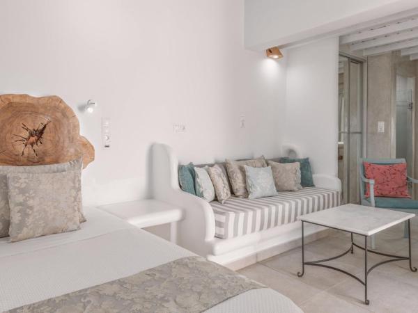 Villa Konstantin : photo 6 de la chambre suite supérieure avec bain à remous extérieur - vue partielle sur mer