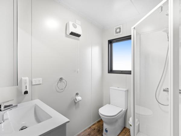 North South Holiday Park : photo 8 de la chambre chambre familiale avec terrasse 
