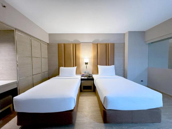 Ramada by Wyndham Bangkok Sukhumvit 11 : photo 2 de la chambre grande chambre deluxe avec 2 lits simples sans fenêtre - non-fumeurs