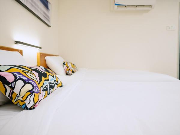 The Concept Hotel KL- TBS : photo 1 de la chambre chambre lits jumeaux avec vue