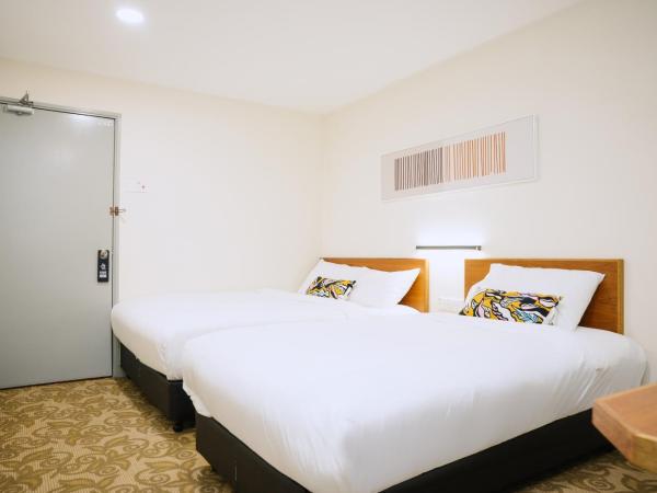 The Concept Hotel KL- TBS : photo 1 de la chambre chambre triple avec vue