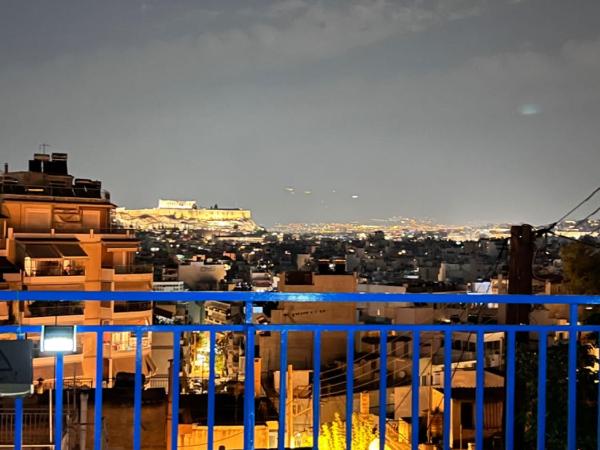 sky inn with great location wonderful Acropolis view in Neos kosmos : photo 1 de la chambre chambre double