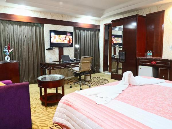 SkyCity Hotel Gurgaon : photo 7 de la chambre premium suite with 15 min head or foot massage ,2hrs conference meeting room , free night club !(subject to availability)