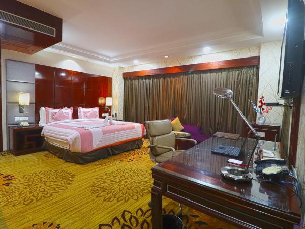 SkyCity Hotel Gurgaon : photo 5 de la chambre premium suite with 15 min head or foot massage ,2hrs conference meeting room , free night club !(subject to availability)