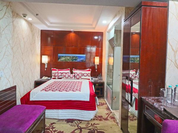 SkyCity Hotel Gurgaon : photo 1 de la chambre deluxe room with jacuzzi tub with 15 min head or foot massage ,2hrs conference meeting room , free night club !(subject to availability)