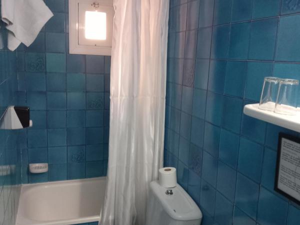 Hostal Mary -Adults Only 18 and up : photo 3 de la chambre chambre triple